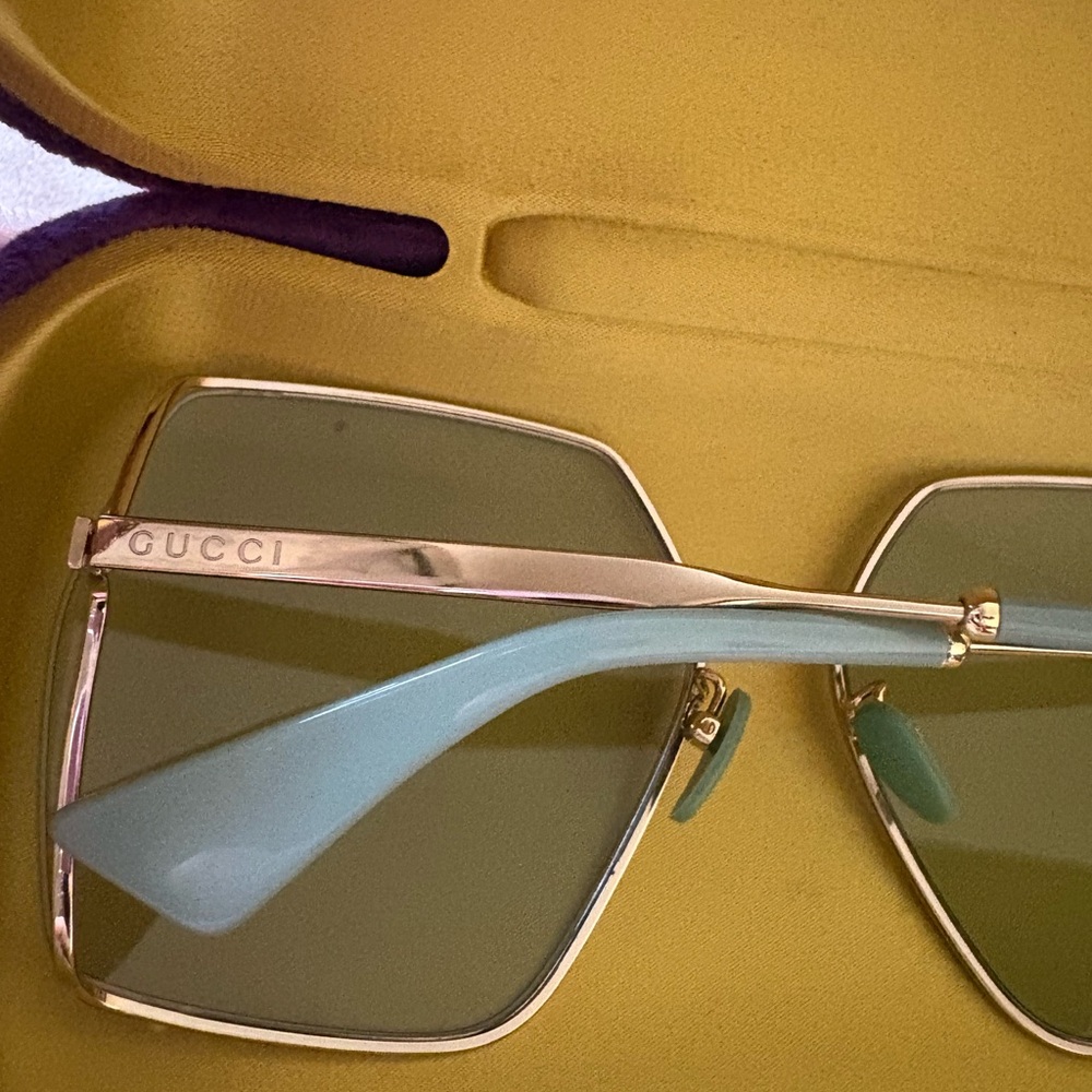 Authentic GUCCI gold frame sunglasses - Picture 7 of 10